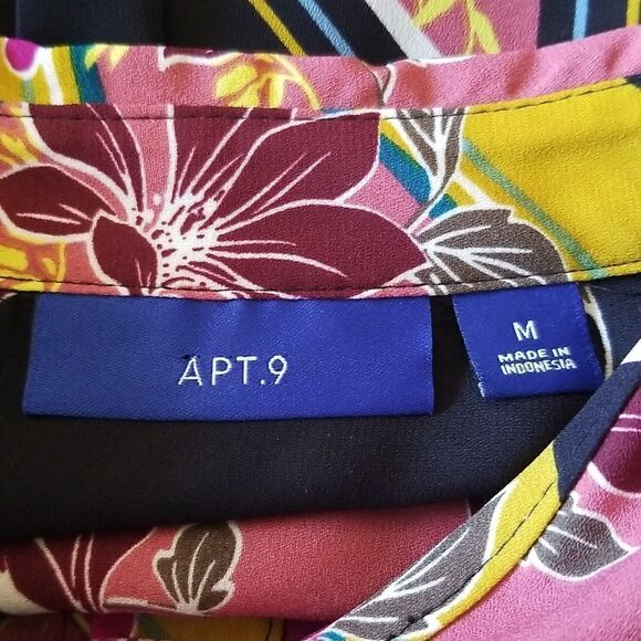 APT.9 Blouse Button Front Abstract Floral Pattern Rolltab Sleeves Medium - Picture 7 of 10